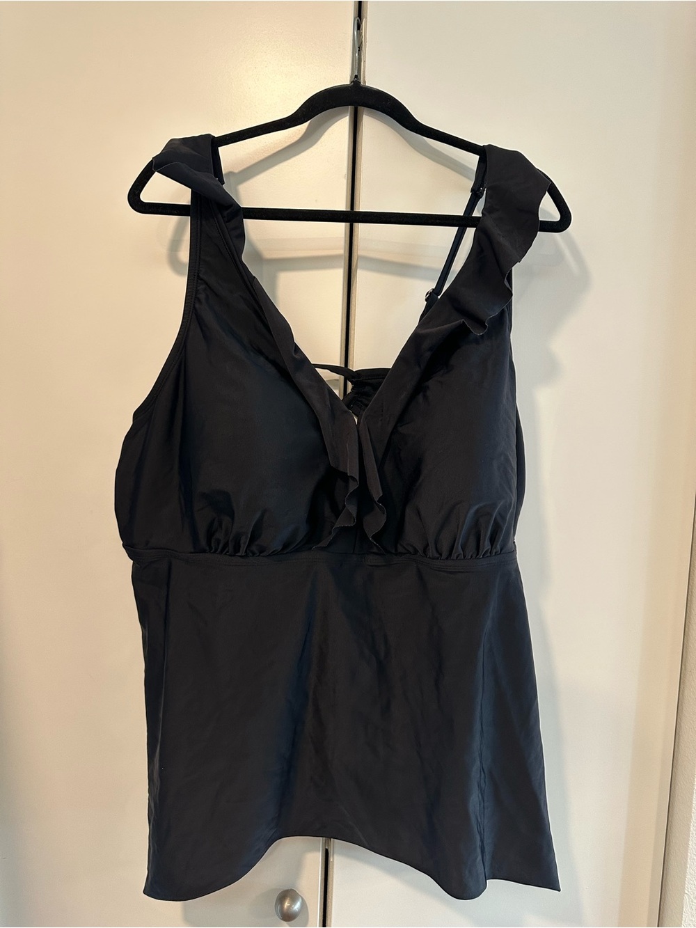 Kona Sol 26W Black Ruffled V-Neck Tankini Top